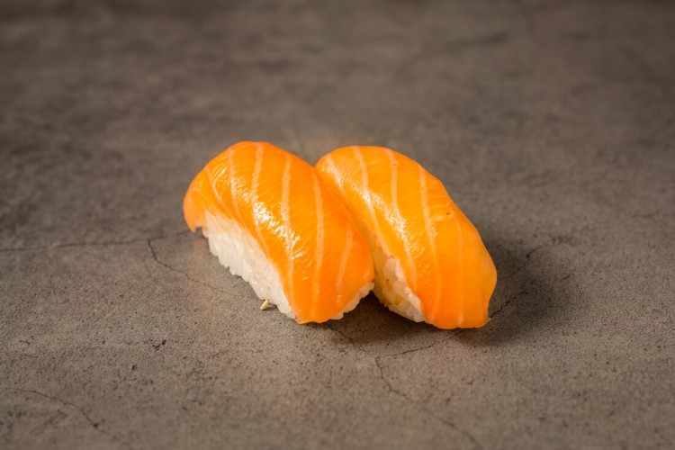 Sushi Saumon (1 acheté 1 offert)